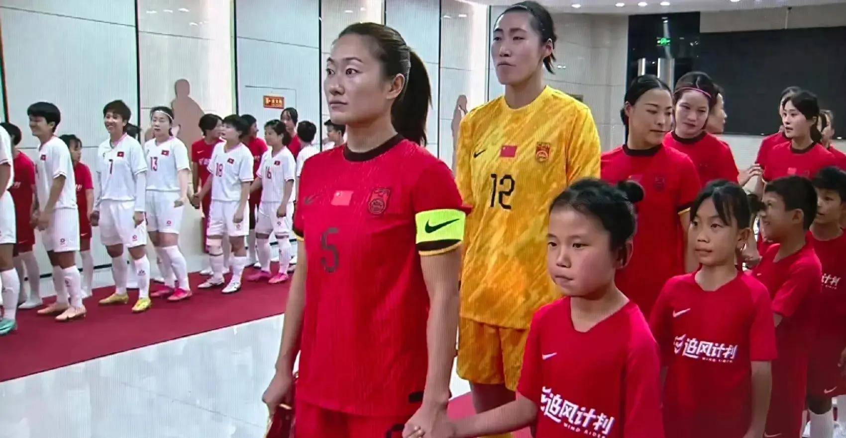 关于体育盛事新闻：中国女足强势再度问鼎的信息